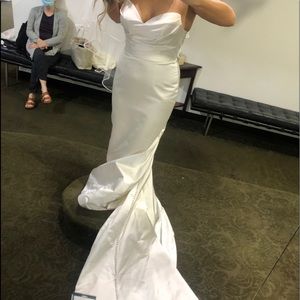 Brand new unaltered never worn! Cristiano Lucci wedding gown! Silk and Satin!